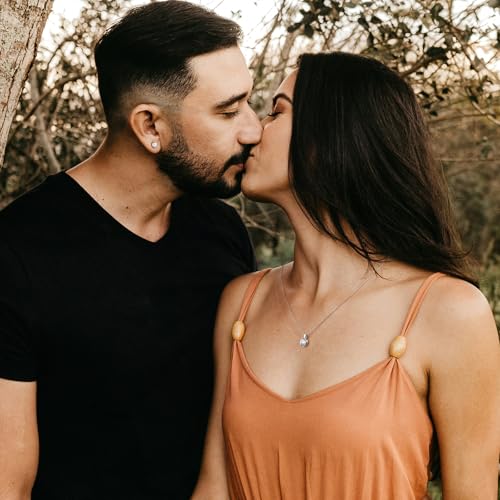 LEONIDS 1 Carat Moissanite Necklaces for Women - D Color VVS1 Clarit Round Cut Moissanite Pendant Necklace 925 Sterling Silver Jewelry Gifts for Mom Wife3