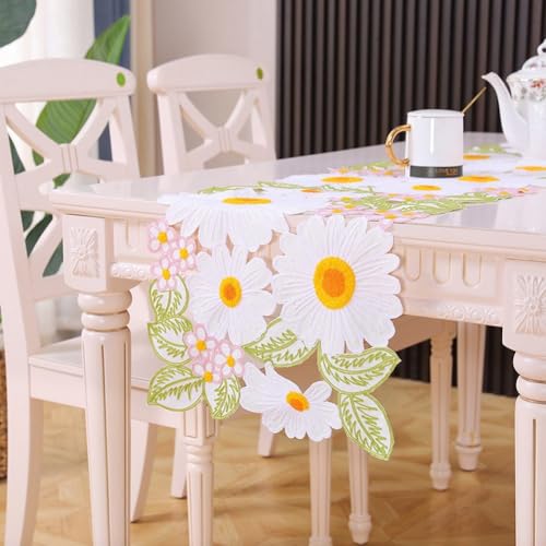 Chemin de table brodé fleurs blanches lavable pour sublimer une table sans effort