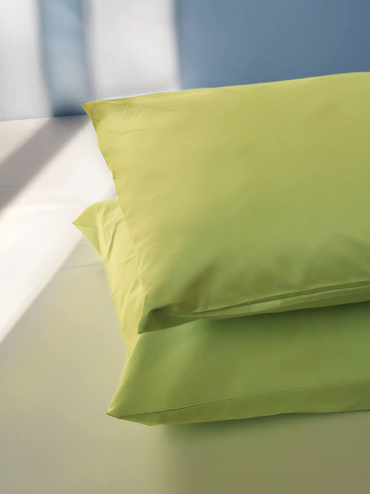 Coppia di Federe 100% Puro Cotone 65x65 CM, Set di 2 Tessuti per Cuscino Letto Made in Italy, Chiusura a Busta, Tinta Unita, Misura Standard - Verde Chiaro