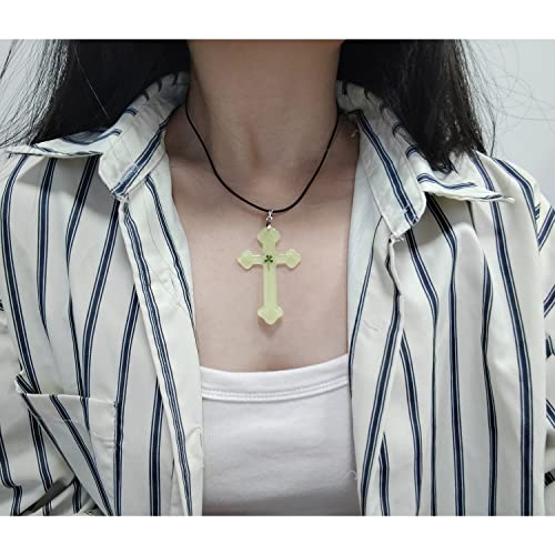 Collier résine phosphorescente avec croix trèfle artisanale de qualité