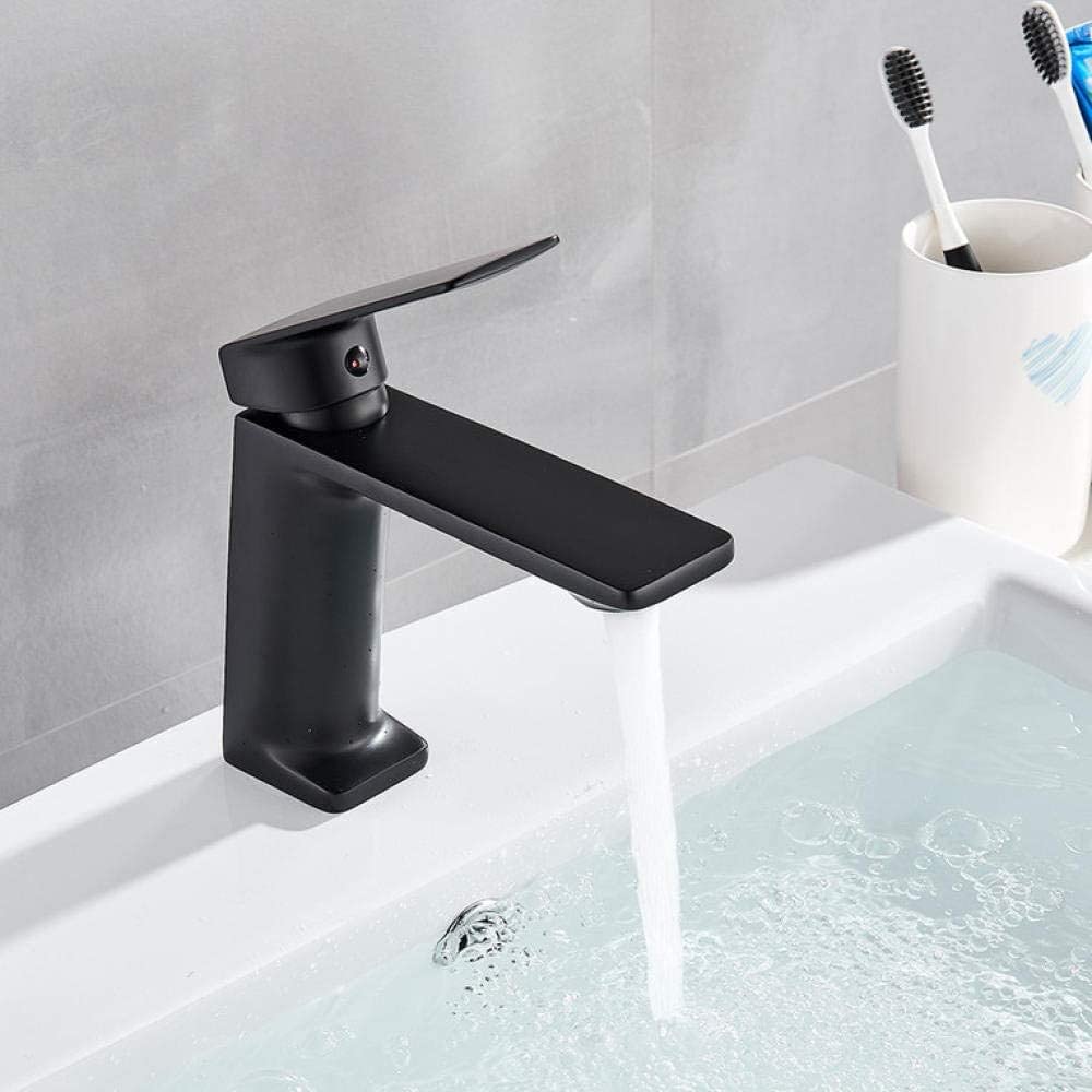 Robinet de lavabo monté sur le pont pour une salle de bains moderne et épurée