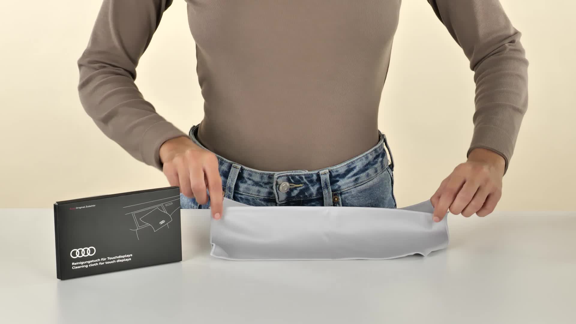 Panno Per Pulizia Schermo Touch Audi 80A096325 | 30x30cm | Argento | Per Display Auto