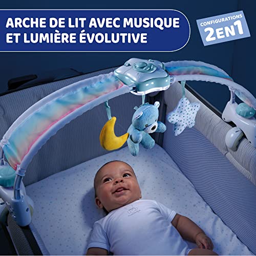 Chicco Regenbogen-Spielbogen für Kinderbett, 2in1 Evolutionskompatibel Next2Me, Babywanne mit Regenbogen und Nachtlicht Kinder mit entspannender Musik und weichen Anhängern - Baby Spiele, ab 0 Monate