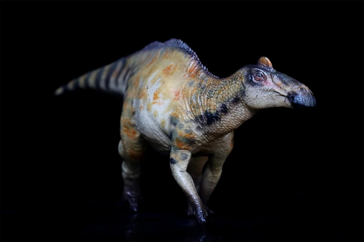 HLG Studio 1:35 Scale Edmontosaurus Model Realistic PVC Dinosaur Figure Collecor Home Decor Gift for Adult (Orange)