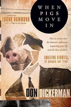 Paperback When Pigs Move in[WHEN PIGS MOVE IN][Paperback] Book