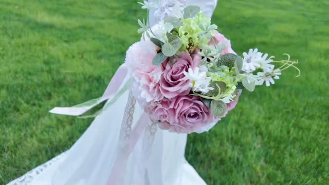 Amazon.com: LCiclly 8.6in Blush Wedding Bouquets for Bride
