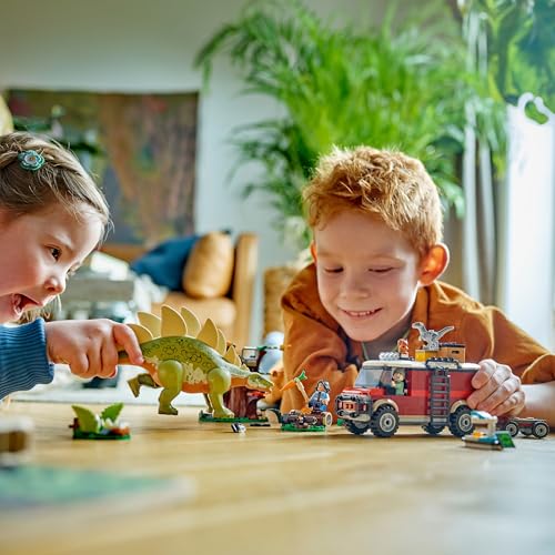 LEGO Jurassic World Missions Dinosaures : la Découverte du Stégosaure - Pour Garçons et Filles dès 6 Ans - Jouet de Minifigurines de Dinosaures à Offrir à des Enfants et des Fans de Ben et Sammy 76965