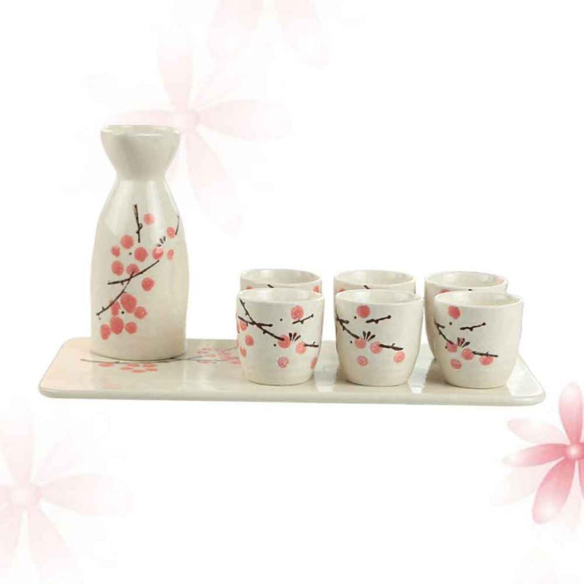 Japanisches Sake Satz mit Sakebecher, Sakeflasche und Wärmetopf