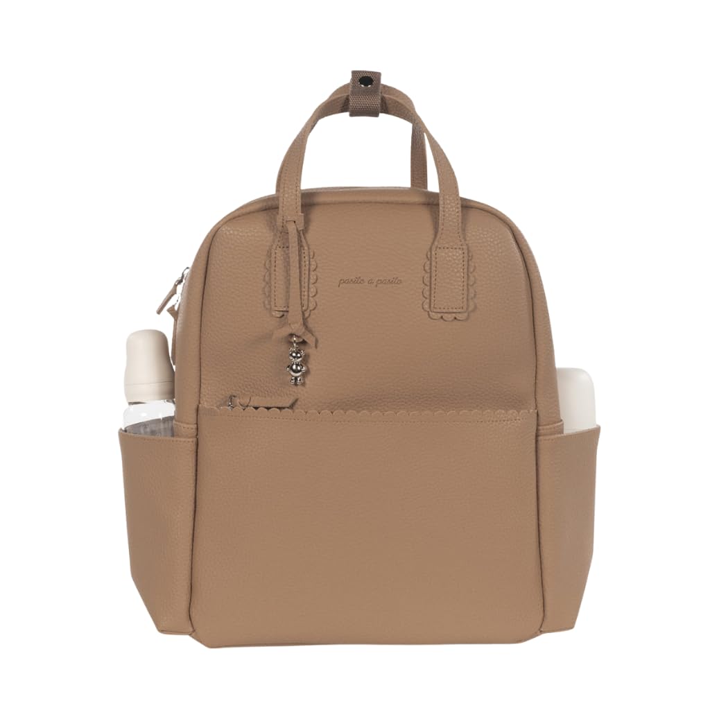 Zaino con fasciatoio passeggino nascita Modello ICON in simil pelle lavabile in lavatrice a 30° in varie colorazioni. Borsa fasciatoio nascita per passeggino (Caramello)