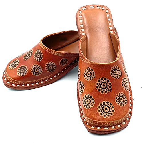 Chandrakala Women'sÂ Traditional Handmade Khussa Wedding Bridal Mojari Juti Punjabi Jutti Ethnic flats,Orange (WF111ORA35)