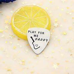 Médiator de guitare pour papa avec pendentifs pour fête des pères ’’Play for me Daddy’’ (Joues pour moi papa) - Les Beatles, Paul McCartney, John Lennon, RIngo Starr, George Harrison Médiator de guitare pour papa avec pendentifs pour fête des pères ’’Play for me Daddy’’ (Joues pour moi papa) – Image 3