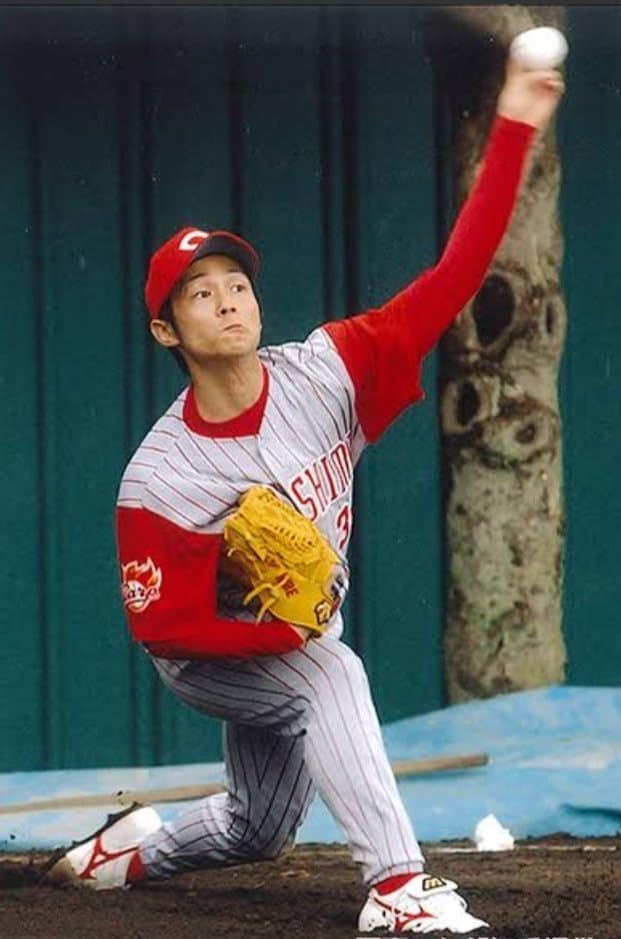 DESCENTE - 【レア】広島　東洋　カープ　仁部　ビジター　ユニフォーム　デサント　M DESCENTE - 【レア】広島 東洋 カープ 仁部 ビジター