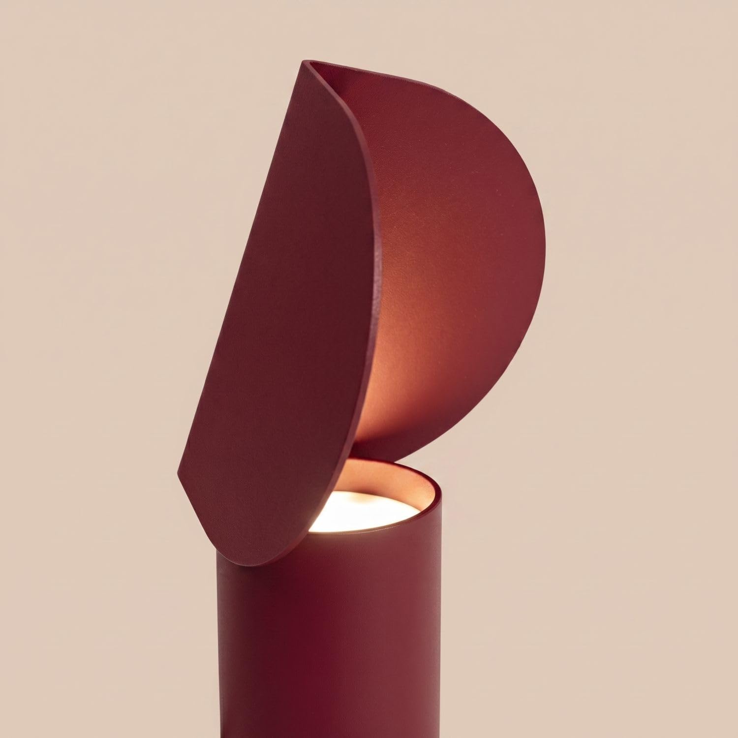 Licht-Erlebnisse LED Tischleuchte Schreibtisch Burgund Aluminium 3000 K schwenkbar Wohnzimmer Büro Modern dekorativ H:15 cm Tischlampe Schreibtisch