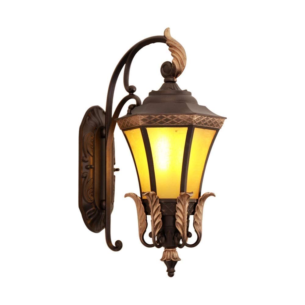 Applique lanterne tradition Victoria pour illuminer votre jardin et villa