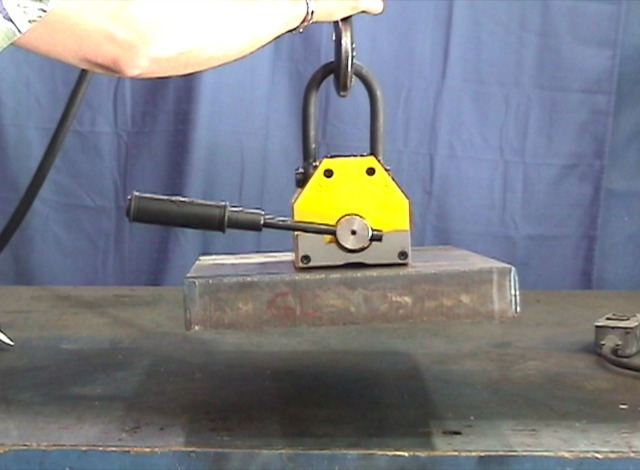 MAG-MATE PNL0800 Powerlift Magnet, Heavy Duty Magnet, with 3 to 1 Lift Saftey Rating, Rare Earth Magnet with 800 lbs Lifting Capacity, Yellow or Green in Color