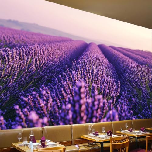 Tapisserie murale violette pour transformer une chambre parentale