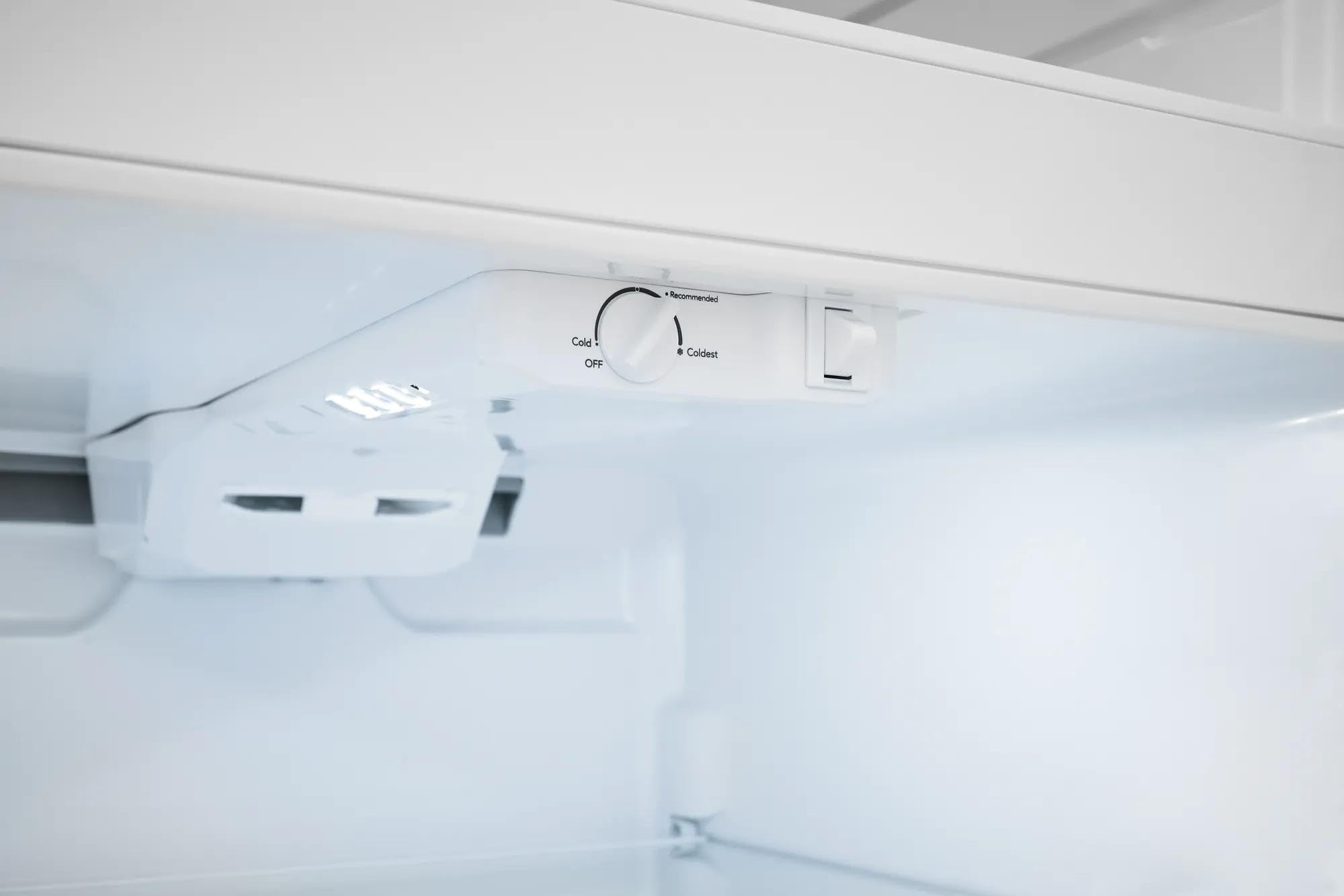 Frigidaire 27.6 in. 13.9 cu. ft. Top Freezer Refrigerator in White on Fridge.com