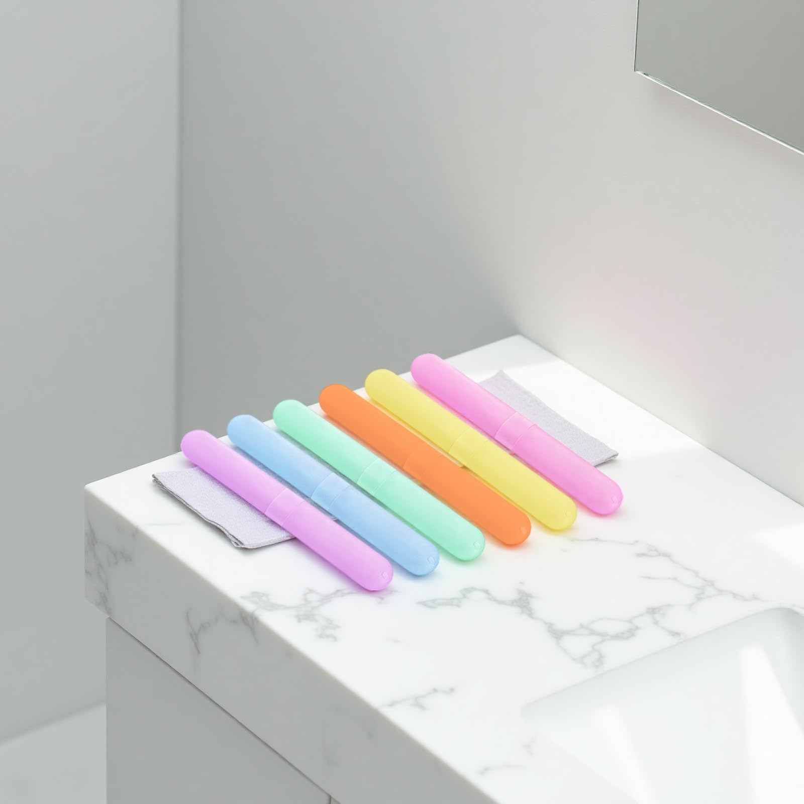 Set di 60 custodie per spazzolino da denti portatili, in plastica, 6 colori, con 5 coperture per testine per spazzolino da denti