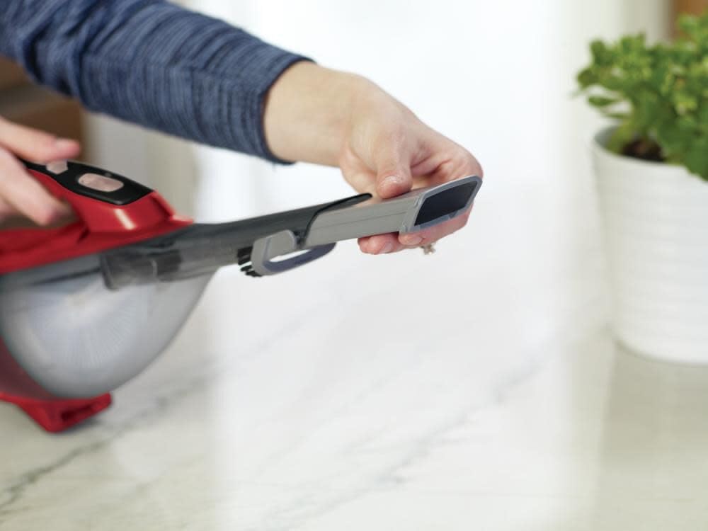 Black+Decker Dustbuster - Cordless Handheld Vacuum -2 Black+Decker Dustbuster - Cordless Handheld Vacuum -2
