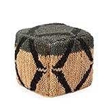 AlexandreHouse Vitrina en estructura de DM lacado en Niebla Brillo con baldas interiores en madera DM lacado del mismo color a la estructura. Estructura en madera chapada en nogal natural de 0,5mm de espesor.