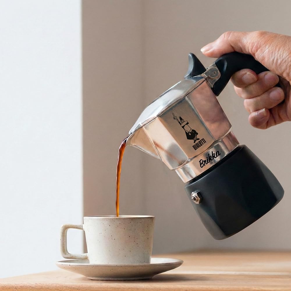 Bialetti New Brikka 2023, Moka-Kanne, die einzige Herdkaffeemaschine, die in der Lage ist, einen Cremereichen Espresso Zuzubereiten, 2 Tassen, Aluminium
