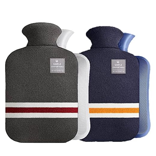 Paquete de 2 bolsas de agua caliente con funda de punto, bolsa de agua caliente de gran capacidad de 2 litros para compresas frías y calientes, calentador de manos, alivio del dolor de cuello y
