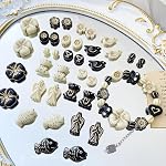 120-160Pcs Ce sont des perles aesthésiques Kawaii assorties de mignons 100G Vieilles perles acryliques Bohemian en vrac ronde ovale papillon fleur coeur tchèque de style perles Bijoux faisant métal Enlacé Charm DIY Artisanat (blanc noir)