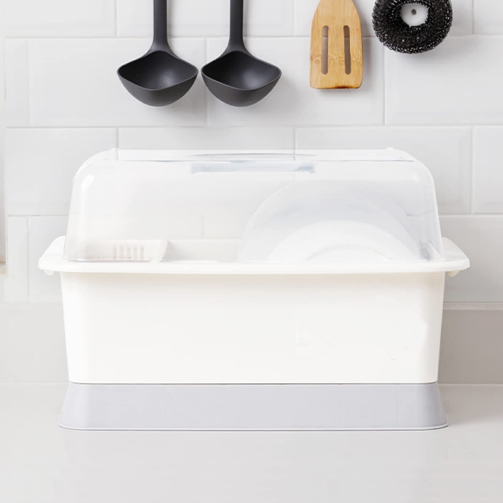 Lyellfe Escurridor de platos de plástico, soporte para secadora de botellas con tapa de cubierta y escurridor extraíble, utensilios blancos y portavasos para encimera de cocina, estante para secadora