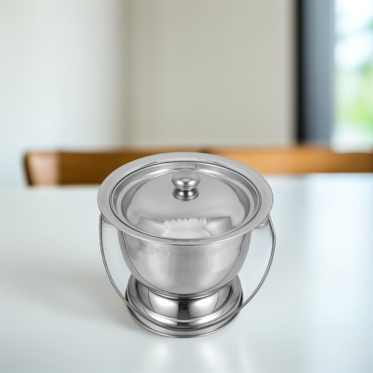 Portable Stainless Steel Night Urine Pot with Lid Non-Slip Handle Chamber Pot for Adults and Boy Girl Thickened Spittoon for Home Hospital Use