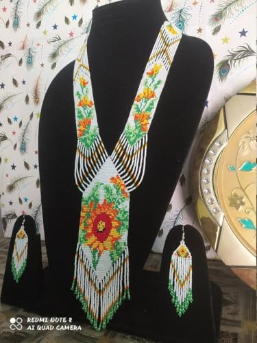 Collier ukrainien Gerdan perles de rocaille bijou traditionnel