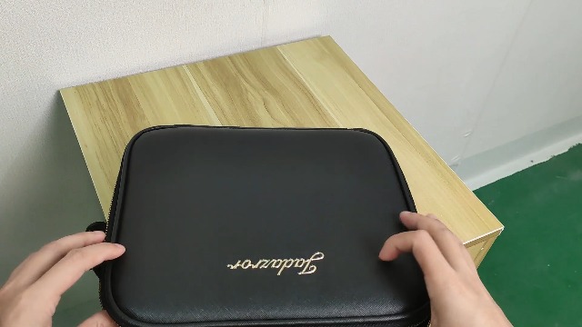 Amazon.com: Makeup Bag with Magnetic Detachable Lighted Mirror 360