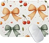 【Base en Caoutchouc Antidérapante】La base en caoutchouc antidérapant et dense améliore l'adhérence et assure une tenue parfaite sur le bureau. Compatible avec tous types de surfaces, y compris le bois, le verre, le marbre, le métal et bien plus encore. Doux et stable, ce tapis de souris offre une expérience plus agréable pour travailler ou jouer.