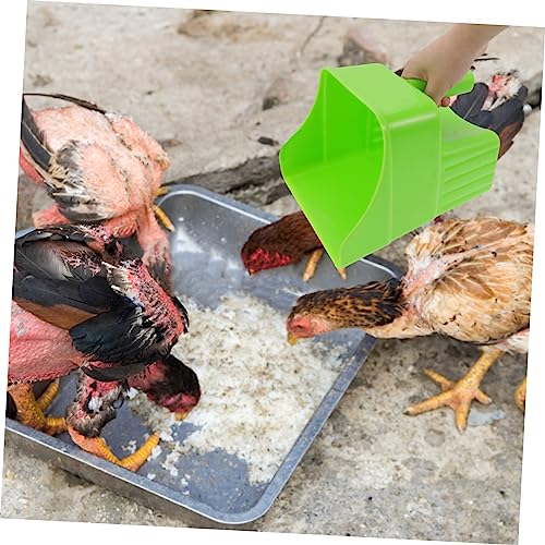 Pelle à fourrage compacte pour simplifier le nourrissage