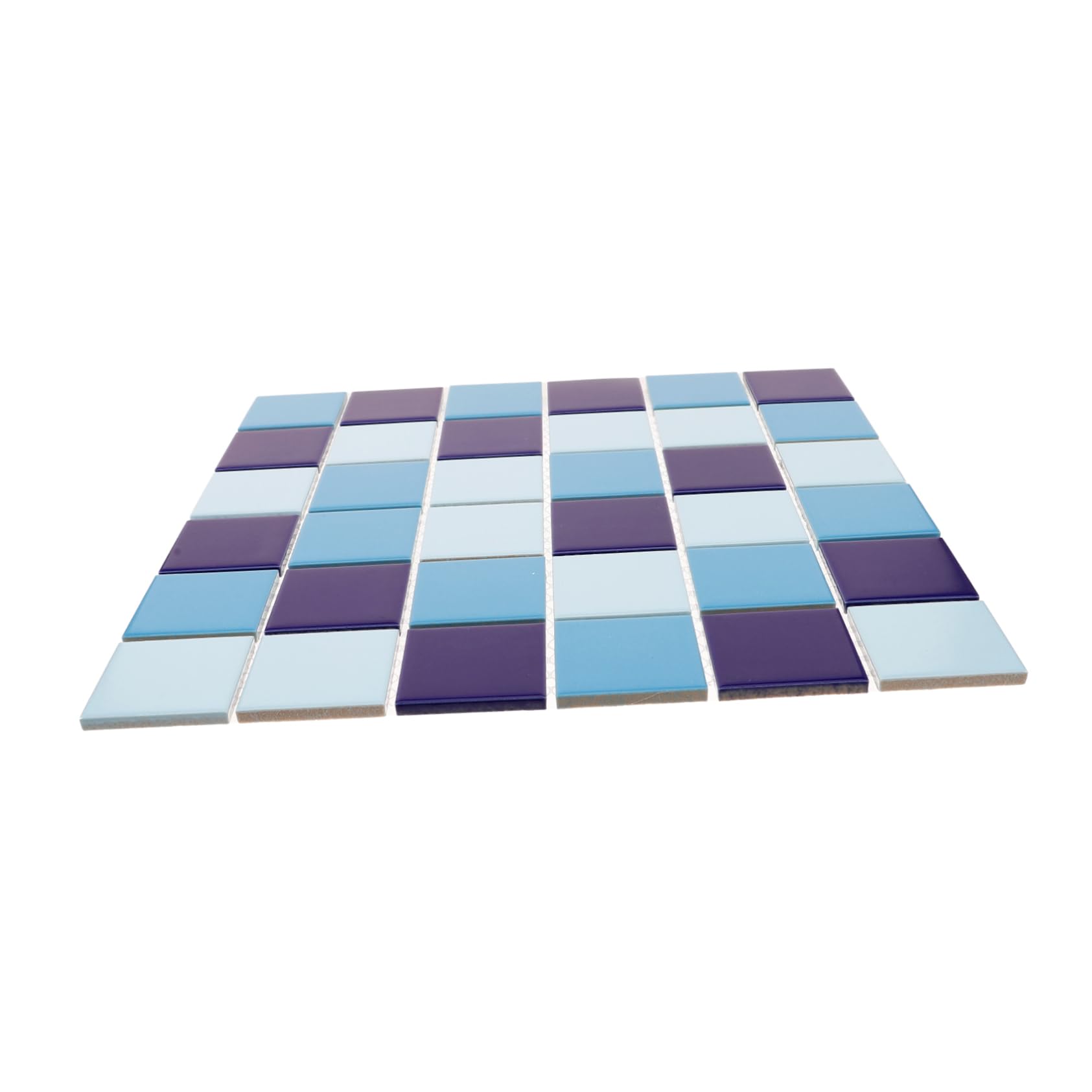 Carreaux mosaïque anti-rayures pour rénover une crédence de cuisine abîmée