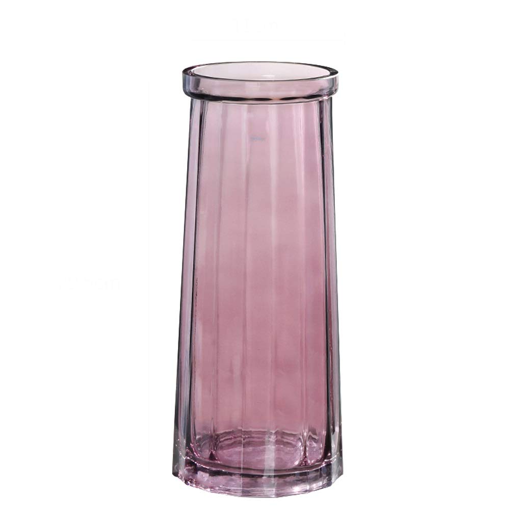 Vase en verre avec arrangement de fleurs violettes à offrir pour salon