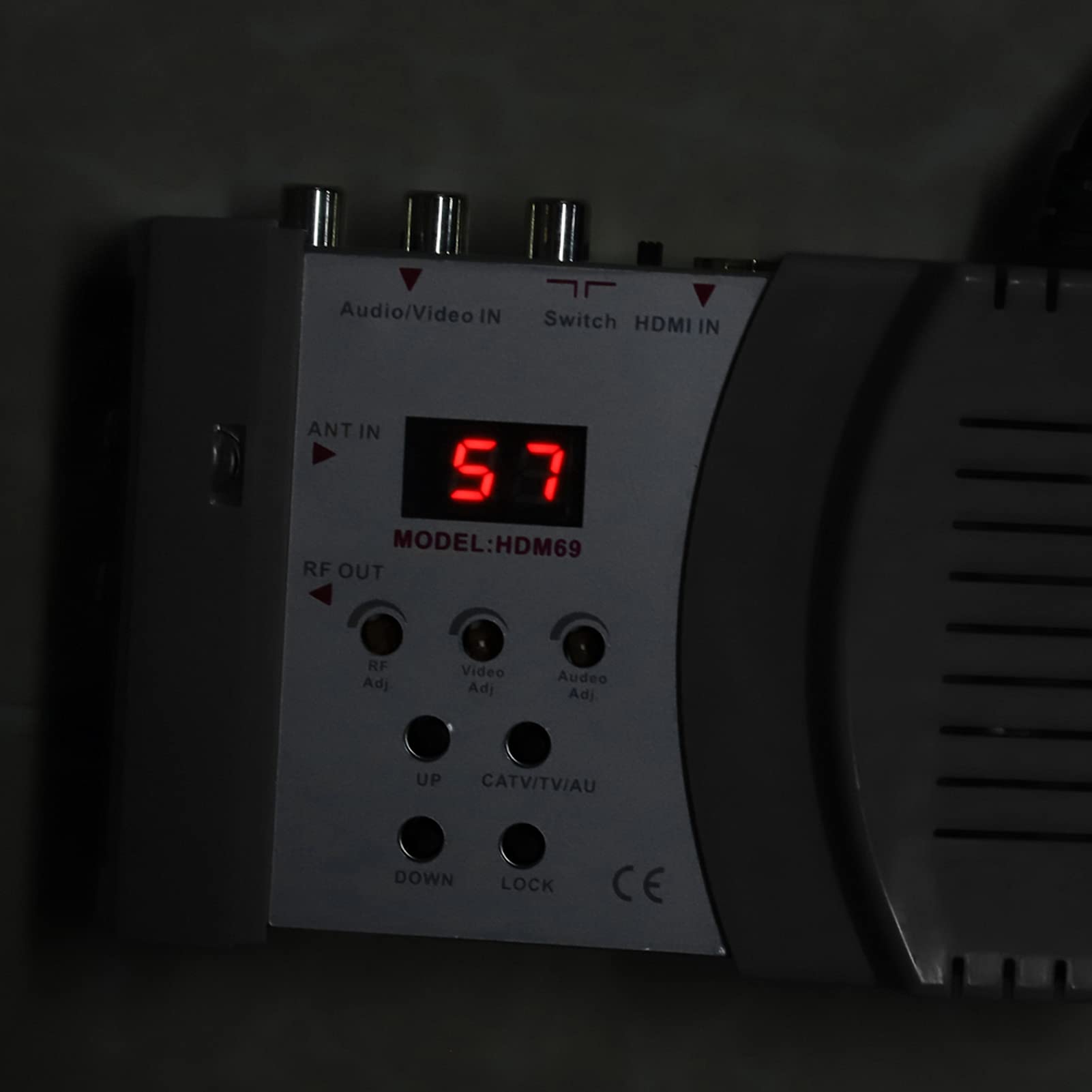 Modulator RF HDMI, Cyfrowy Konwerter AV na RF HDM69 Standardowy Przenośny Modulator VHF UHF PAL dla Regulowanego Poziomu Wyjściowego EU 100‑240 V