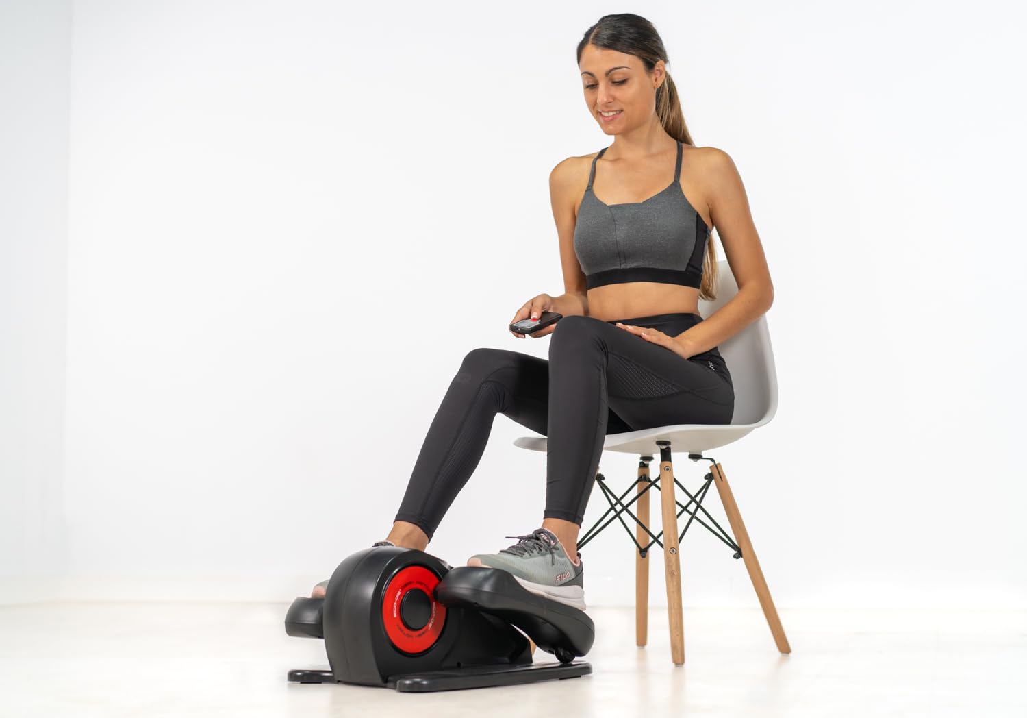 ECO-DE Mini Cyclette Ellittica da Casa Seduti – Pedaliera Riabilitazione 20-30 Velocità, Display e Telecomando – Cicletta Portatile da Sedia, Divano o Scrivania – Movimento Passivo Anziani o Fitness
