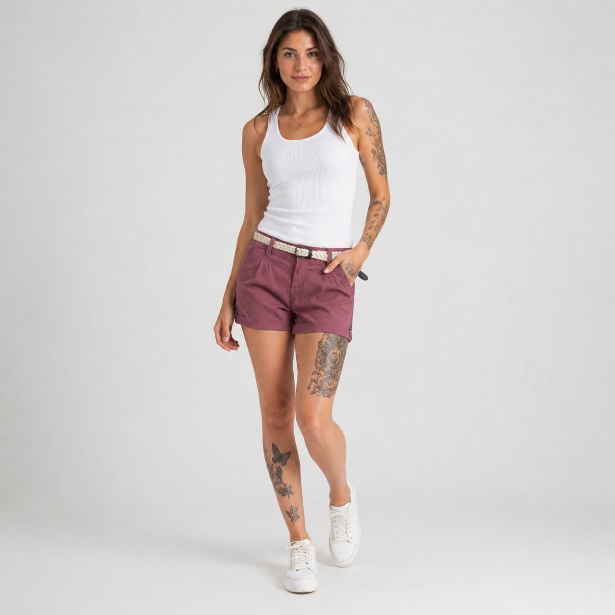 Sublevel Damen Hotpants mit Flechtgürtel Shorts kurz Sommer Freizeithose bequem Basic Casual Kurze Stoffhose Urlaub Strand