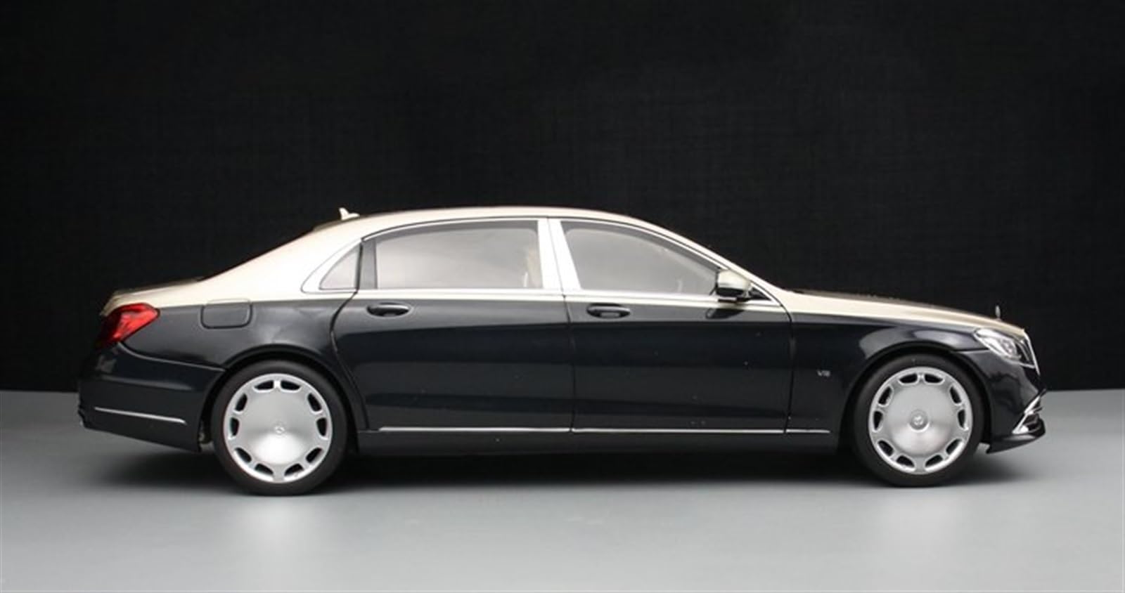 Amazon.co.jp: モデルカーのおもちゃ 1:18 メルセデス · ベンツ W222