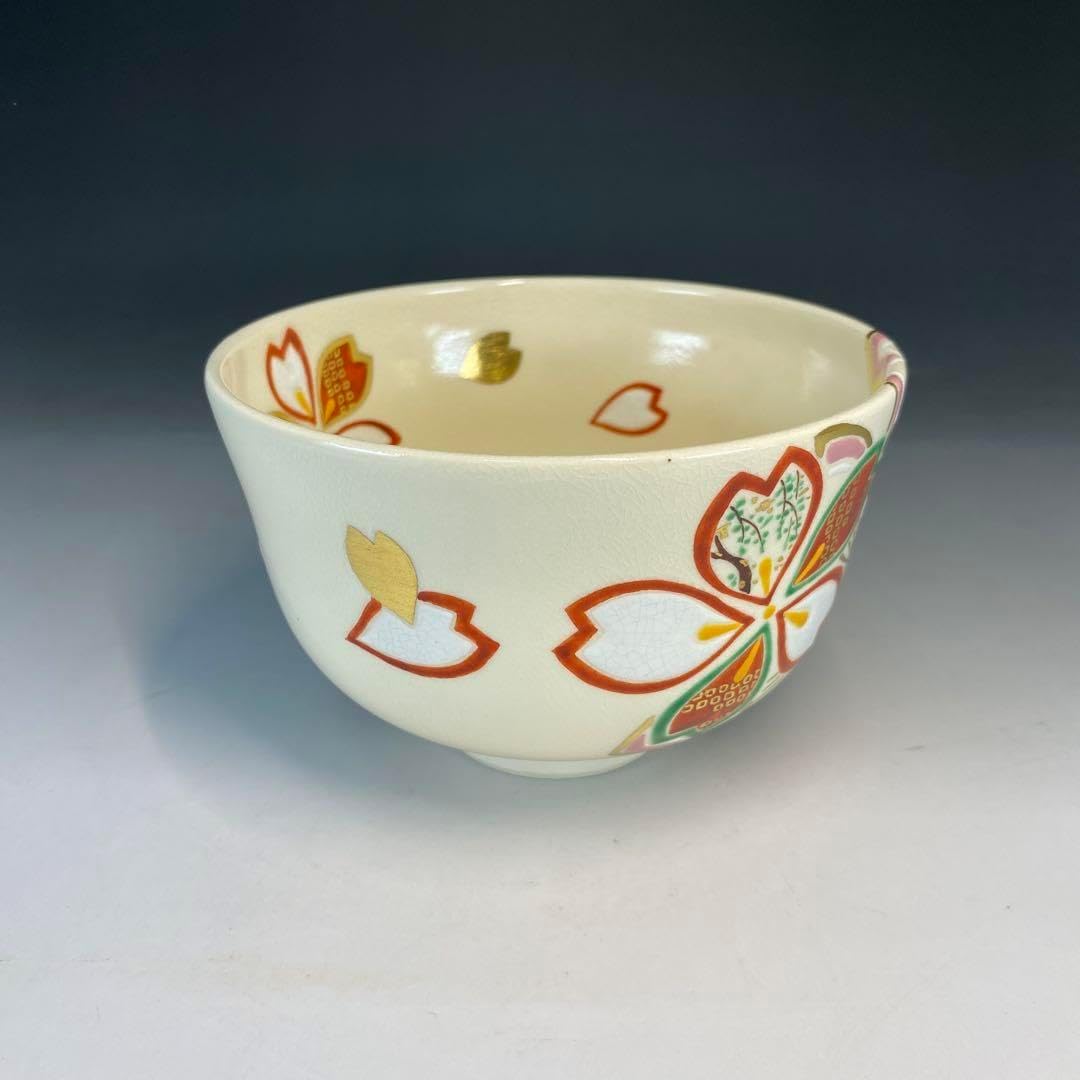 【茶道具】山本蓼造　色絵桜茶盌（共箱） 茶道具 山本蓼造 色絵桜茶盌（共箱） ※海外発送の場合、木