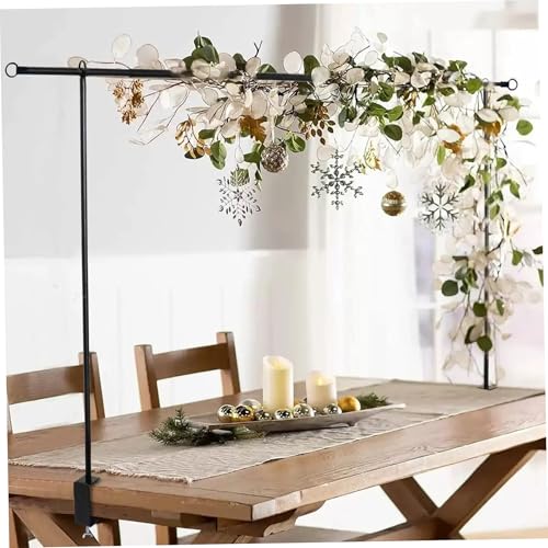 Arc de table pour décor ballons lors d'un repas de mariage en extérieur