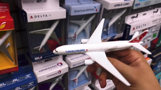 Amazon.com: Daron Turkish Airlines Single Plane RT5404 Medium