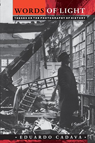 Télécharger Words of Light: Theses on the Photography of History (English Edition) PDF Ebook En Ligne
