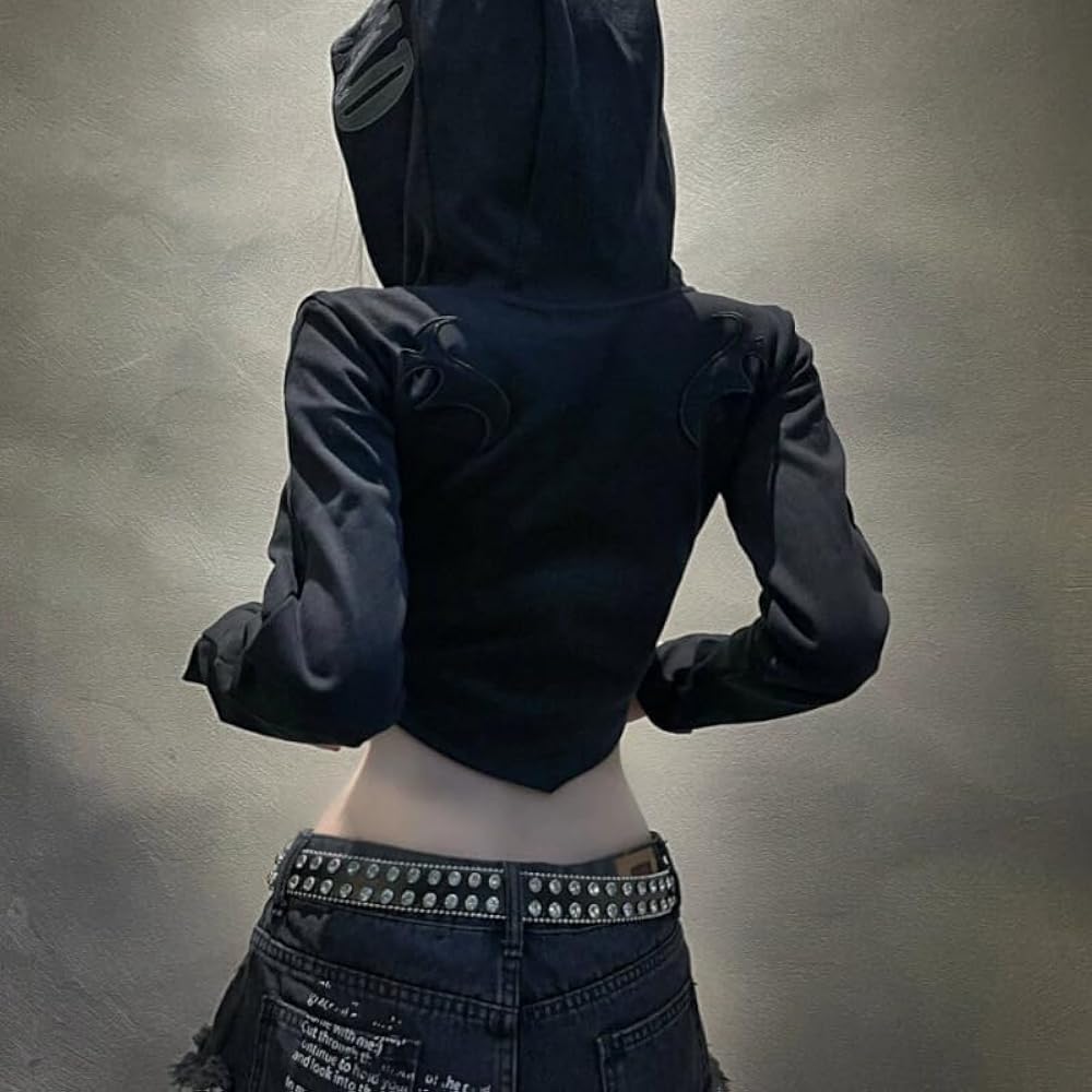 Ayol polni yuvadi va kimdir uni jinsiy aloqa uchun bezovta qiladi. Gazab bilan jinsiy komikslar