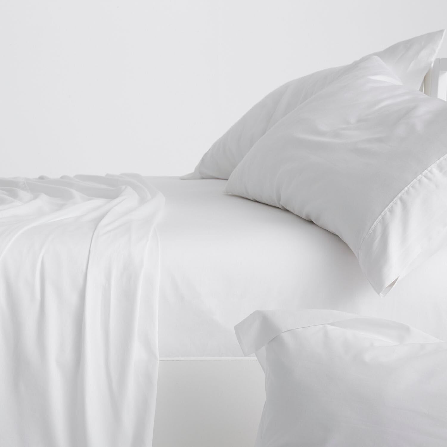 Burrito Blanco Atelier CASA Parure de lit 3 pièces 3 pièces 100% Coton satiné 300 Fils (Drap Plat, taie d'oreiller et Drap) Blanc 405 (160 x 190/200 cm)