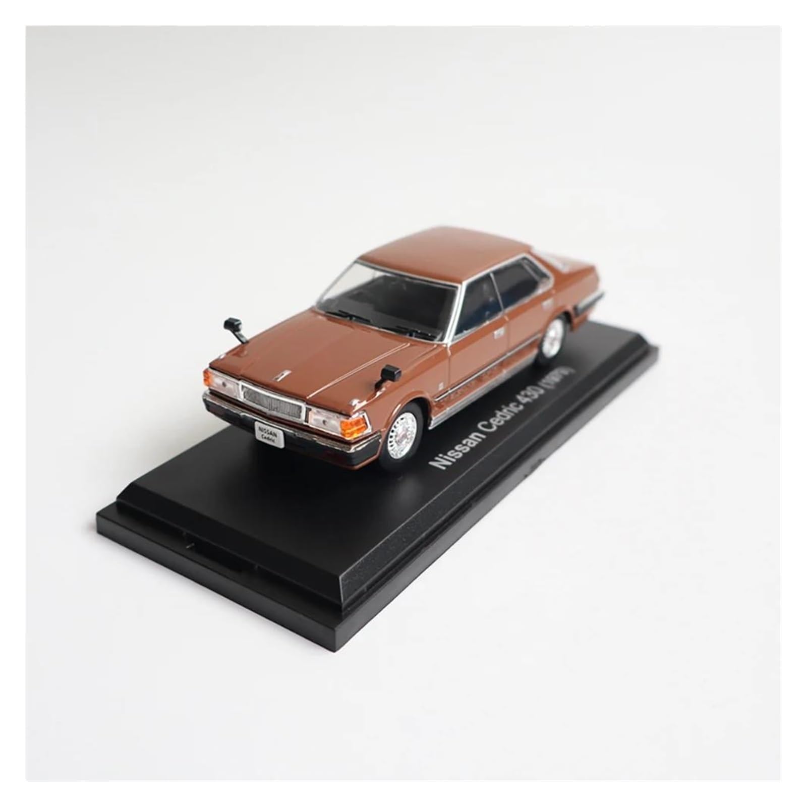 Metallo Scala Replica 1 43 per Nissan Cedric 430 raro modello di auto retrò in lega collezione decorazioni per la casa Hobby Veicoli Giochi Set