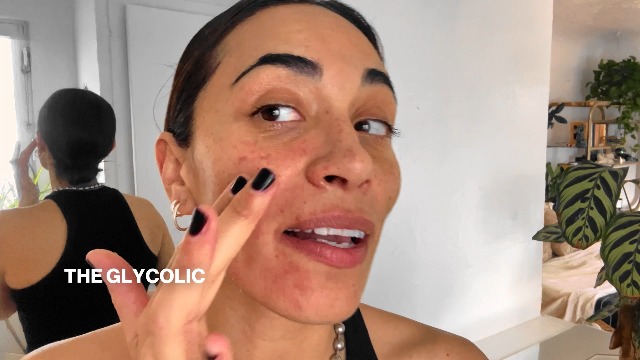 Image of Smashbox Photo Finish Resurface Primer Serum | Smooths Texture, Locks in Makeup, Gently Exfoliates For Brighter Skin | 3.5% Glycolic Acid, 1 Fl Oz