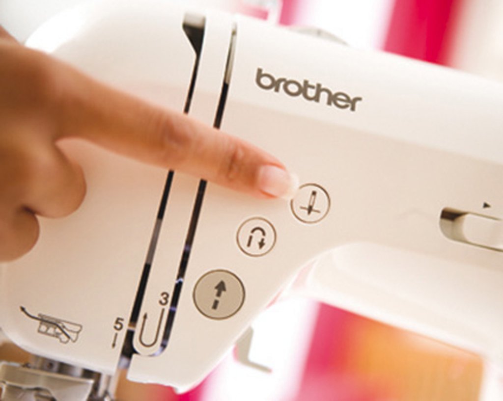 Brother Innov-is 10 a Anniversary + Nähmaschinen-Dealer Servicepaket