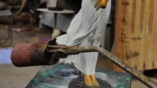 Escultura Mujer Bronce GRACE IN MOTION 23.2 pulgadas miniatura 7