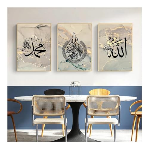 Décoration salon moderne avec triptyque Ayatul Kursi en toile marbre or encadré